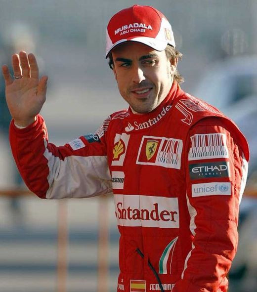 Peste 35.000 de spectatori la debutul lui Alonso la volanul unui Ferrari!_12