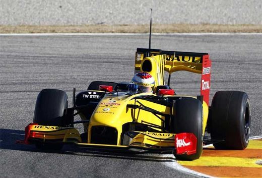 Peste 35.000 de spectatori la debutul lui Alonso la volanul unui Ferrari!_13