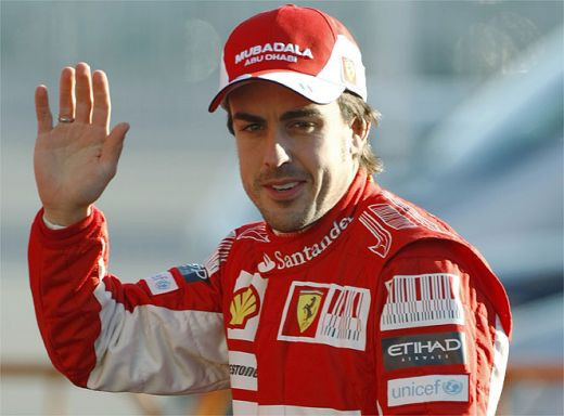 Peste 35.000 de spectatori la debutul lui Alonso la volanul unui Ferrari!_16