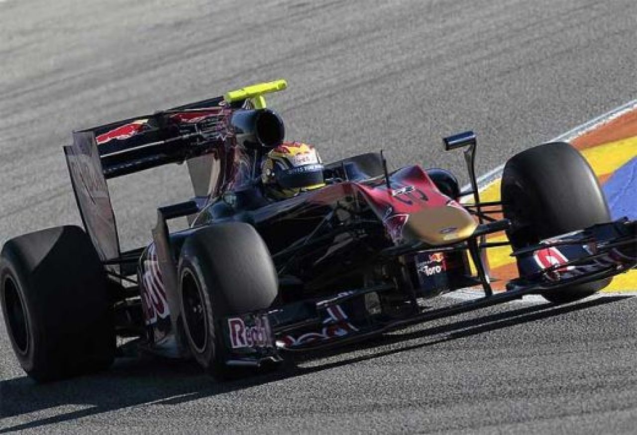 Peste 35.000 de spectatori la debutul lui Alonso la volanul unui Ferrari!_18