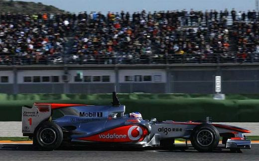 Peste 35.000 de spectatori la debutul lui Alonso la volanul unui Ferrari!_21