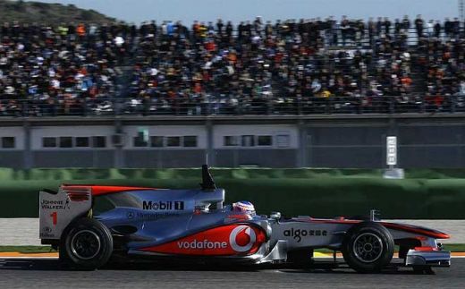 Peste 35.000 de spectatori la debutul lui Alonso la volanul unui Ferrari!_21
