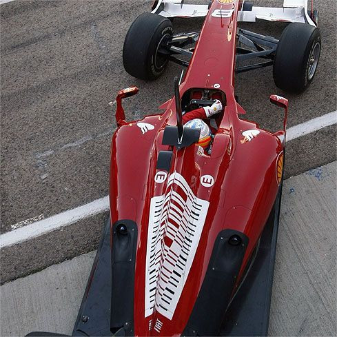 Peste 35.000 de spectatori la debutul lui Alonso la volanul unui Ferrari!_22