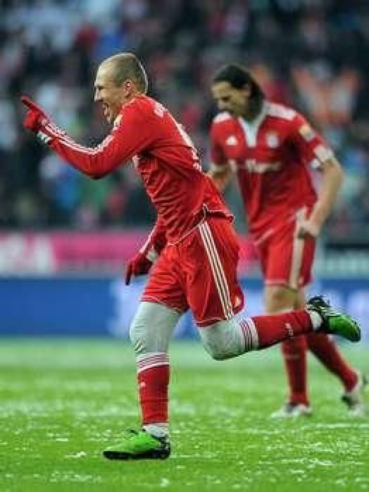 Culoarea colantilor purtati de Robben nu este agreata de Liga Profesionista Germana! FOTO:_4