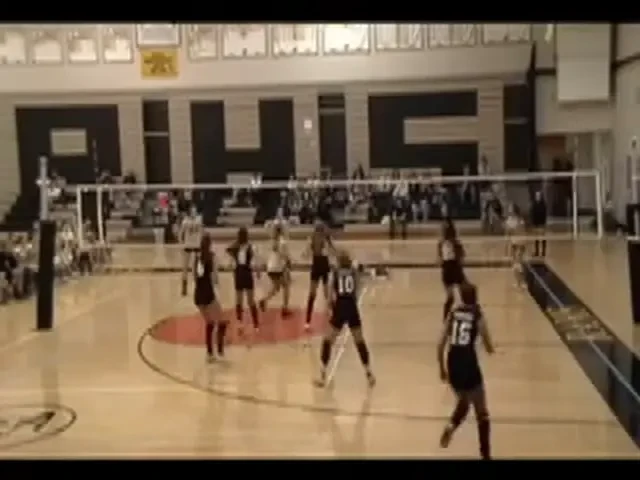 VIDEO Cel mai dur antrenor! Si-a lovit jucatoarea cu mingea peste FATA!