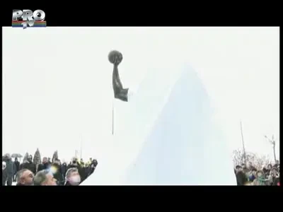 Nu l-au uitat pe Marian: mii de oameni la dezvelirea statuii lui Marian Cozma!