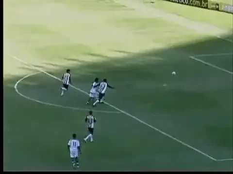 VIDEO / A scapat-o printre picioare! Vezi cel mai COMIC gol: