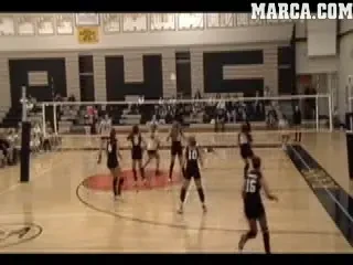 VIDEO / Si-a pierdut CAPUL! Un antrenor s-a razbunat pe o jucatoare cu o minge in fata: