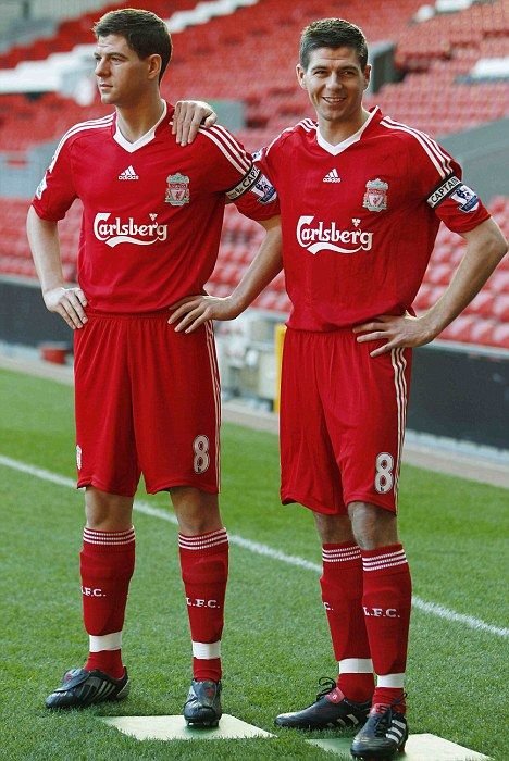 FOTO&nbsp;Liverpool l-a CLONAT pe Gerrard!
