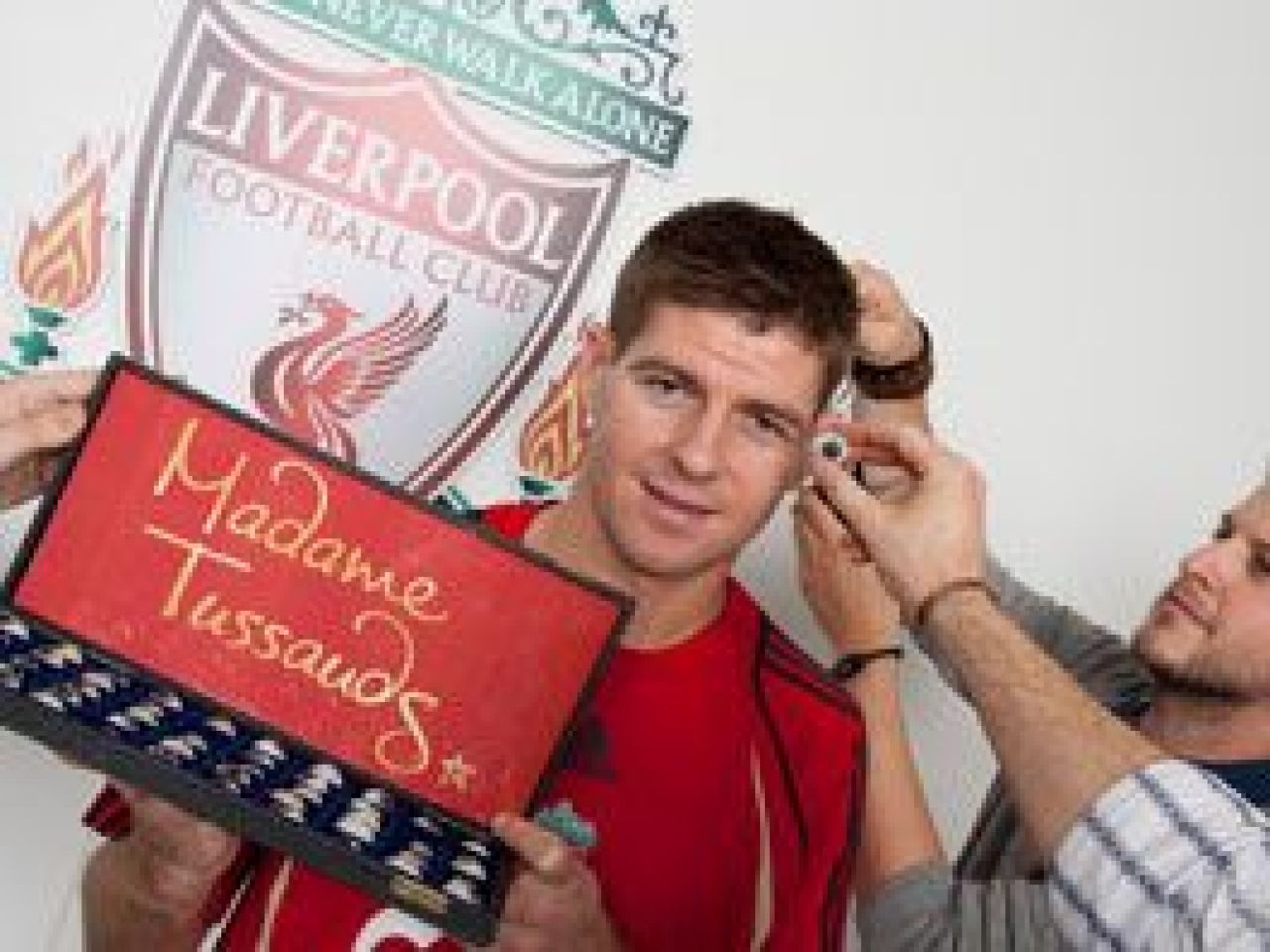 FOTO Liverpool l-a CLONAT pe Gerrard!_4