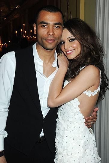 Inca un scandal murdar la Chelsea: Ashley Cole apare gol in poze desucheate!_2