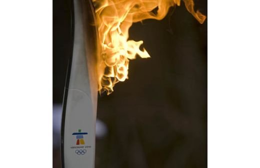 FOTO / Nebunie la Vancouver! Arnold a purtat flacara olimpica prin centrul orasului_2