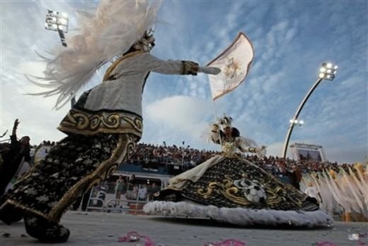 Incredibil: Jucatorii brazilieni si-au facut rost de scutiri sa fuga la Carnaval! Ce scuza a avut Adriano!_3