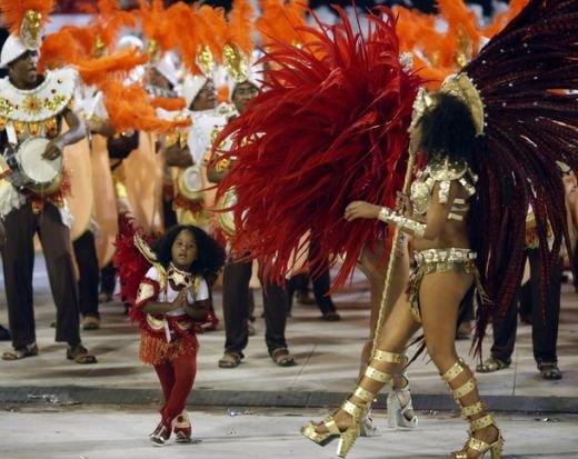 Incredibil: Jucatorii brazilieni si-au facut rost de scutiri sa fuga la Carnaval! Ce scuza a avut Adriano!_6
