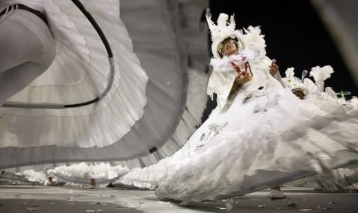 Incredibil: Jucatorii brazilieni si-au facut rost de scutiri sa fuga la Carnaval! Ce scuza a avut Adriano!_12