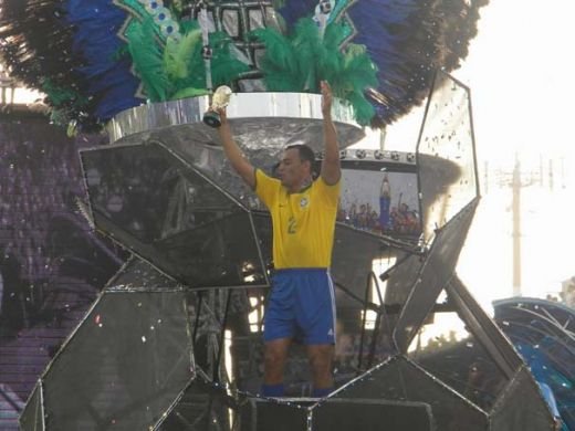 Incredibil: Jucatorii brazilieni si-au facut rost de scutiri sa fuga la Carnaval! Ce scuza a avut Adriano!_15