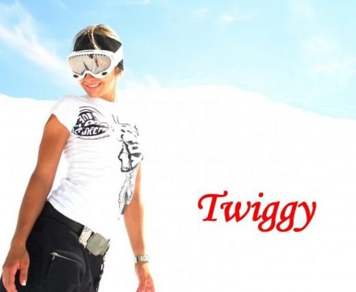 E romanca, participa la Olimpiada, se da cu motorul, face surf, sare cu parasuta si e foarte SEXY!_5