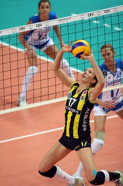 Care e cea mai sexy voleibalista din lotul lui Fenerbahce? FOTO:_3