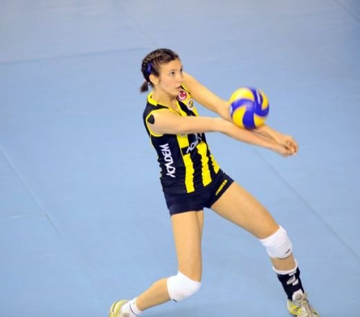 Care e cea mai sexy voleibalista din lotul lui Fenerbahce? FOTO:_4