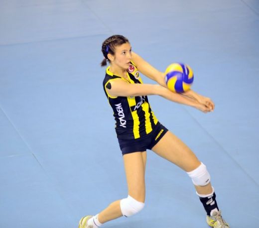 Care e cea mai sexy voleibalista din lotul lui Fenerbahce? FOTO:_4