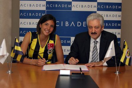 Care e cea mai sexy voleibalista din lotul lui Fenerbahce? FOTO:_9