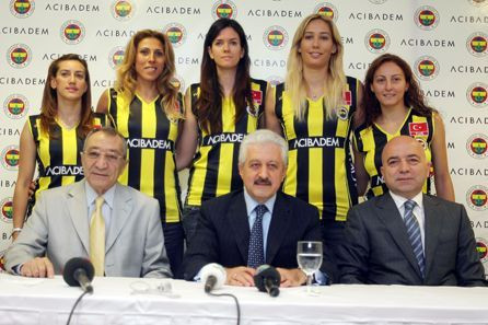 Care e cea mai sexy voleibalista din lotul lui Fenerbahce? FOTO:_12