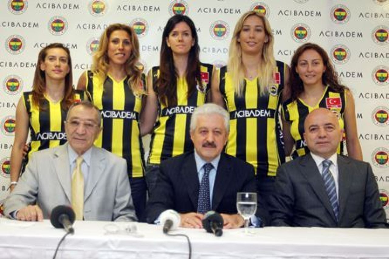 Care e cea mai sexy voleibalista din lotul lui Fenerbahce? FOTO:_12