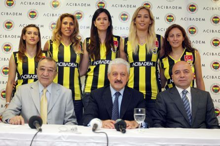 Care e cea mai sexy voleibalista din lotul lui Fenerbahce? FOTO:_12