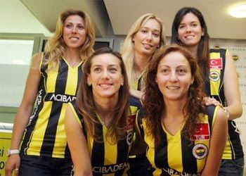 Care e cea mai sexy voleibalista din lotul lui Fenerbahce? FOTO:_13