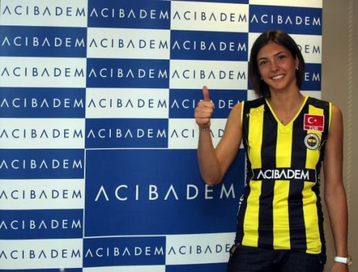 Care e cea mai sexy voleibalista din lotul lui Fenerbahce? FOTO:_15
