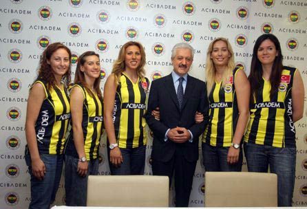 Care e cea mai sexy voleibalista din lotul lui Fenerbahce? FOTO:_21