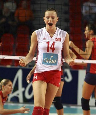 Care e cea mai sexy voleibalista din lotul lui Fenerbahce? FOTO:_25