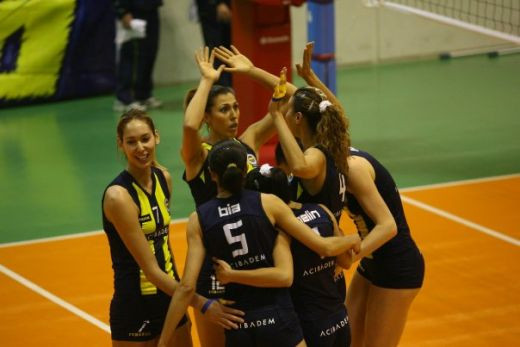 Care e cea mai sexy voleibalista din lotul lui Fenerbahce? FOTO:_31