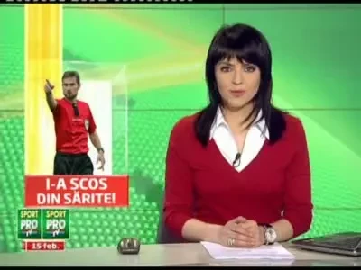 VIDEO / Arabii au luat cu asalt arbitrii romani! Tudor si Onita, atacati cu telefoane