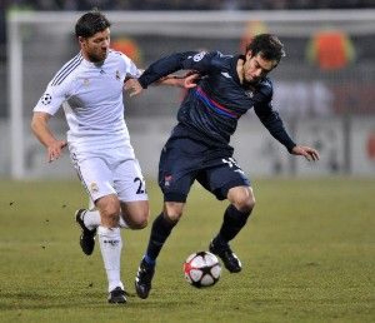 BLESTEM GALACTIC! Vezi golul de VIS al lui Makoun: Lyon 1-0 Real!_6