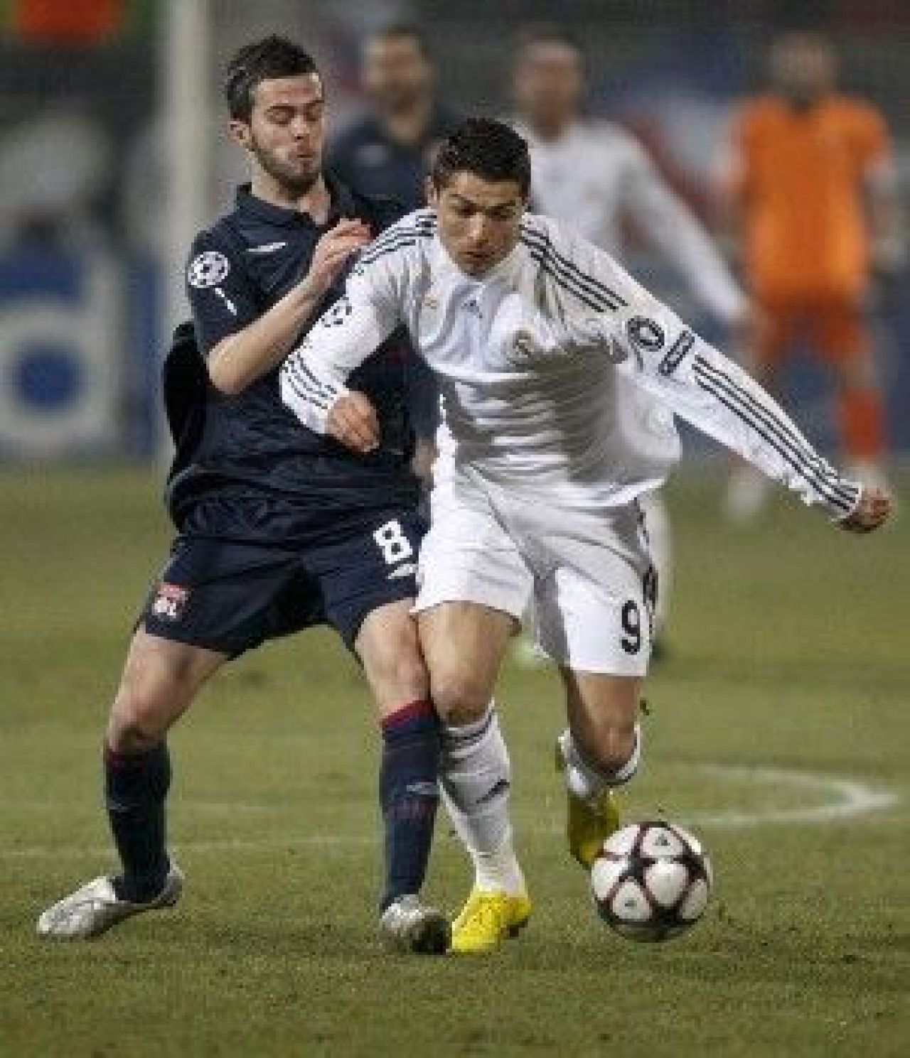 BLESTEM GALACTIC! Vezi golul de VIS al lui Makoun: Lyon 1-0 Real!_8