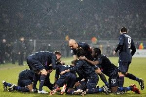 BLESTEM GALACTIC! Vezi golul de VIS al lui Makoun: Lyon 1-0 Real!_10