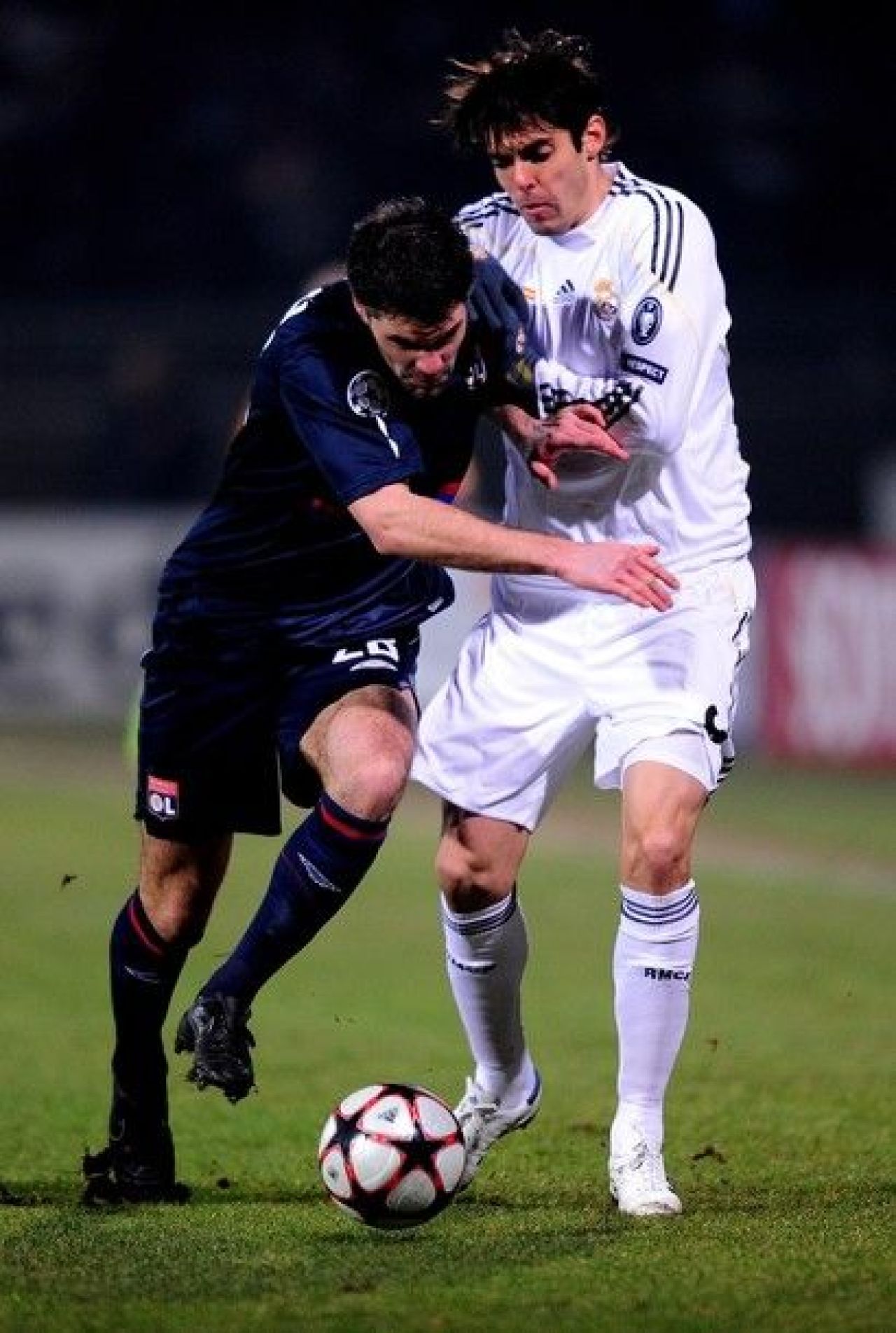 BLESTEM GALACTIC! Vezi golul de VIS al lui Makoun: Lyon 1-0 Real!_11