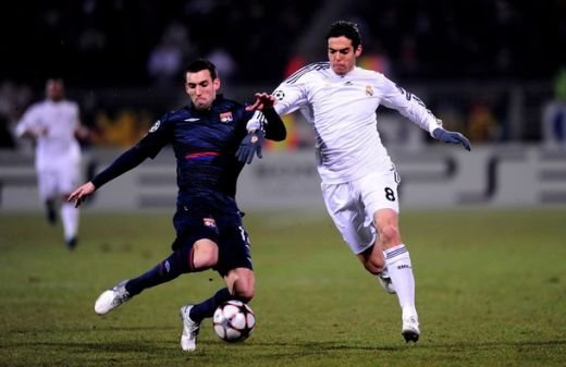 BLESTEM GALACTIC! Vezi golul de VIS al lui Makoun: Lyon 1-0 Real!_12