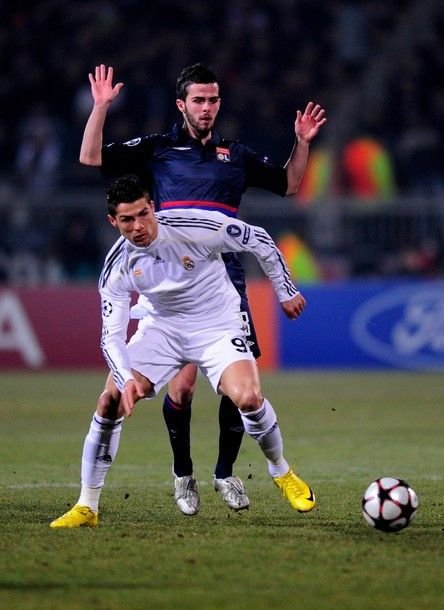 BLESTEM GALACTIC! Vezi golul de VIS al lui Makoun: Lyon 1-0 Real!_14