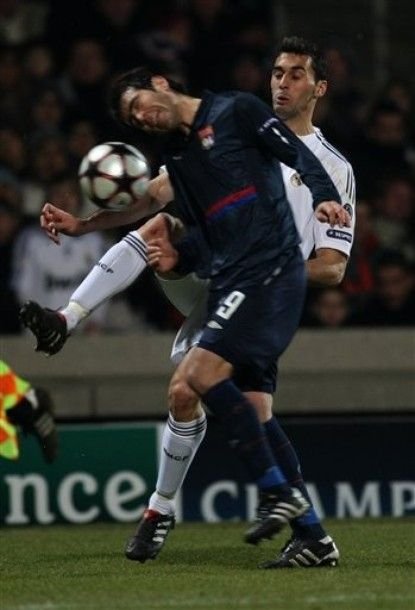 BLESTEM GALACTIC! Vezi golul de VIS al lui Makoun: Lyon 1-0 Real!_22