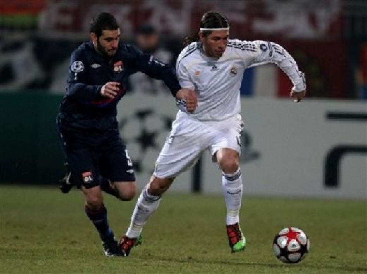 BLESTEM GALACTIC! Vezi golul de VIS al lui Makoun: Lyon 1-0 Real!_26