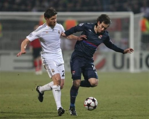 BLESTEM GALACTIC! Vezi golul de VIS al lui Makoun: Lyon 1-0 Real!_28