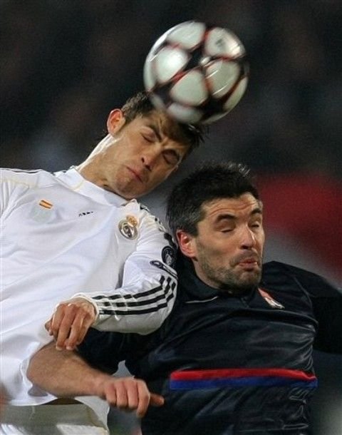 BLESTEM GALACTIC! Vezi golul de VIS al lui Makoun: Lyon 1-0 Real!_30