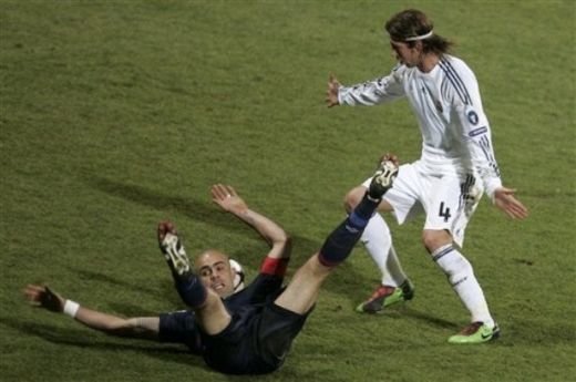 BLESTEM GALACTIC! Vezi golul de VIS al lui Makoun: Lyon 1-0 Real!_34