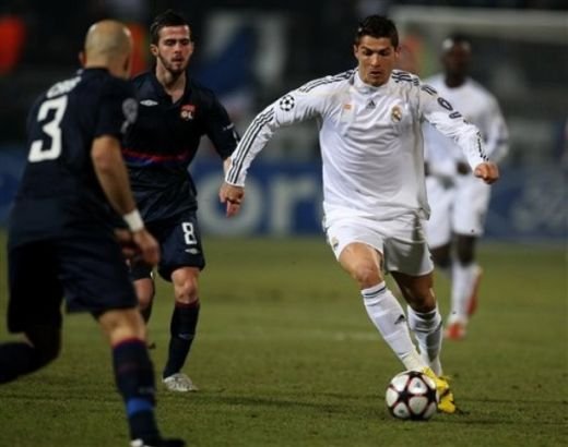 BLESTEM GALACTIC! Vezi golul de VIS al lui Makoun: Lyon 1-0 Real!_35
