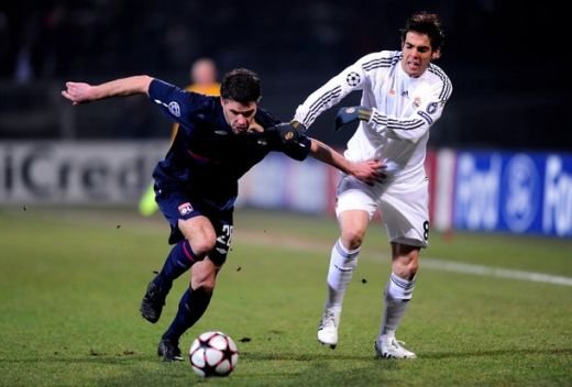 BLESTEM GALACTIC! Vezi golul de VIS al lui Makoun: Lyon 1-0 Real!_39