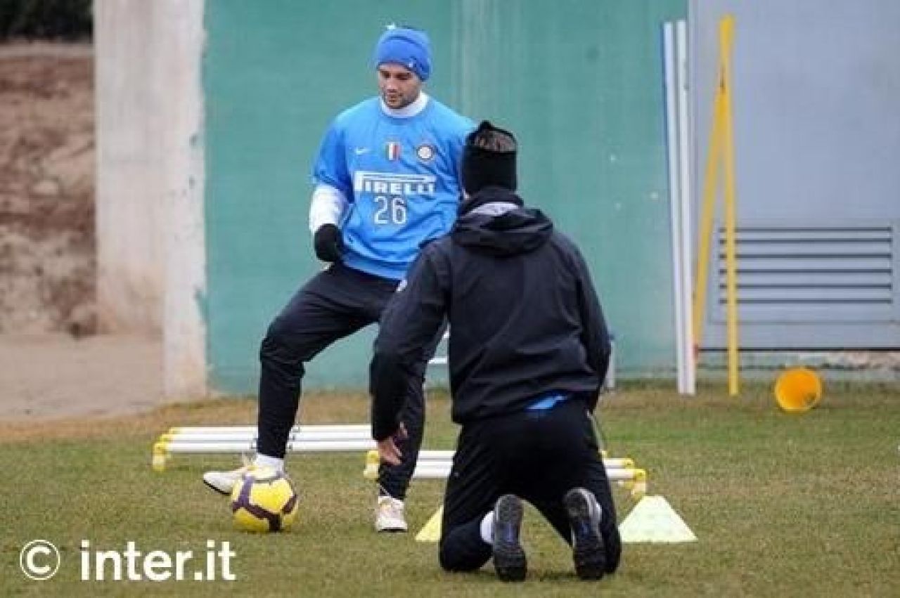 Primele imagini cu Chivu la antrenament dupa operatie: