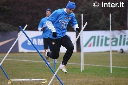 Primele imagini cu Chivu la antrenament dupa operatie: 