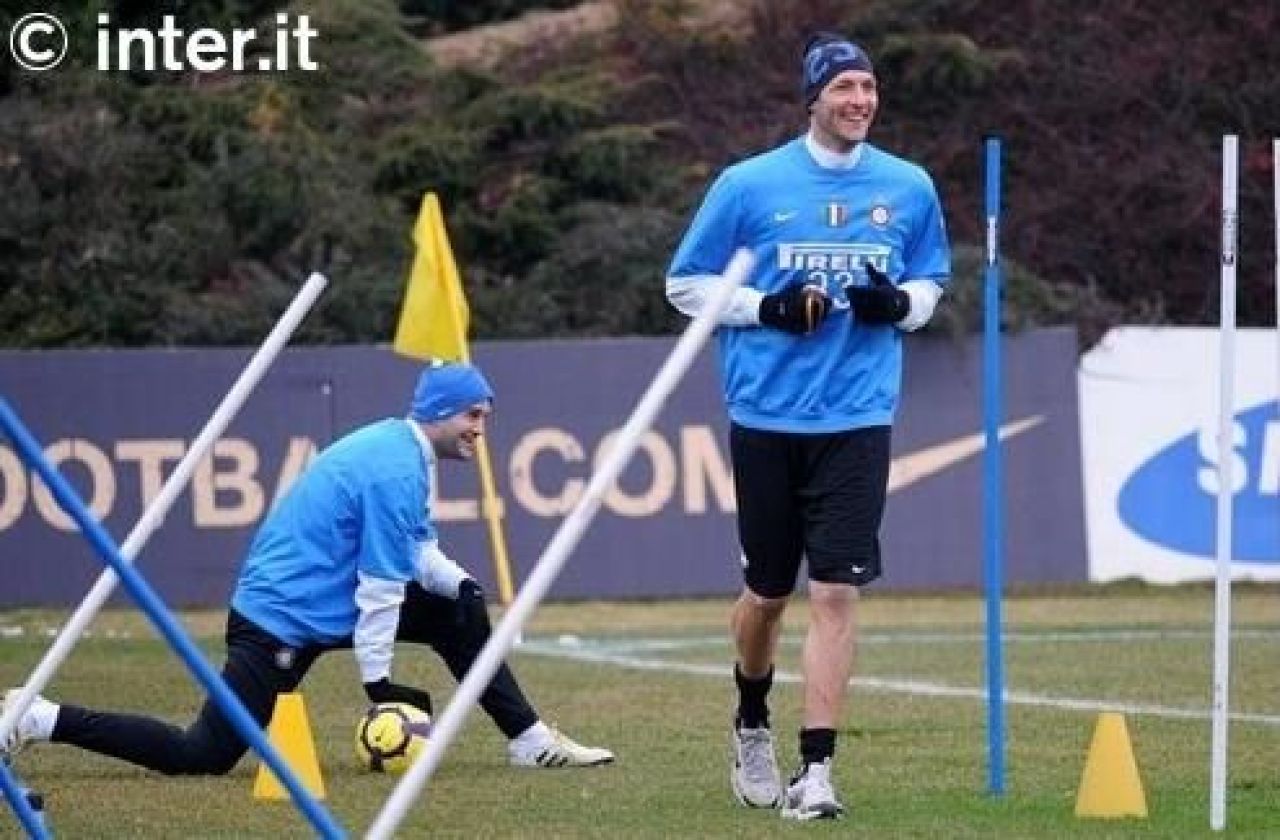 Primele imagini cu Chivu la antrenament dupa operatie: